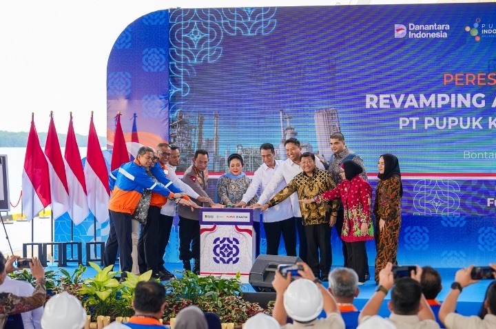 Peresmian Revamping Ammonia Pabrik-2 sebagai bagian dari program revitalisasi industri pupuk nasional.
