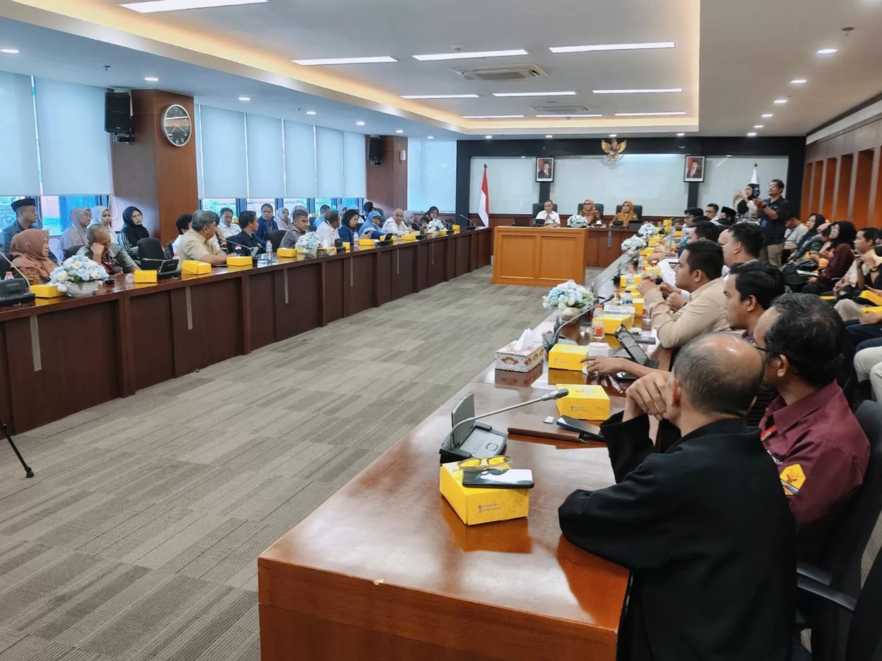 Rapat koordinasi Biro Kesra Setdaprov Kalimantan Timur bersama 52 perguruan tinggi negeri dan swasta se-Kaltim guna mempercepat pencairan bantuan pendidikan Program Gratispol. (Linda/Sapos)