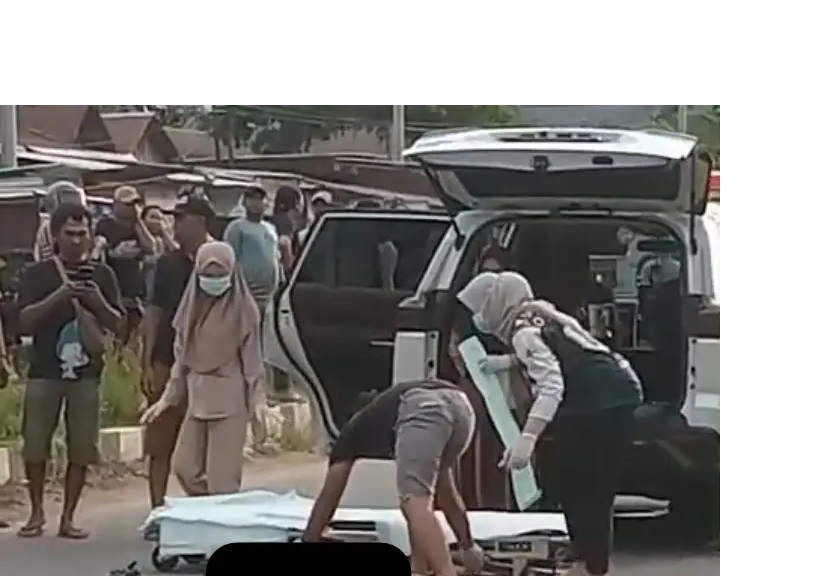MENINGGAL: Kecelakaan lalu lintas terjadi di Jalan Ahmad Yani, Desa Karang Mulya, Kecamatan Pangkalan Banteng, Kabupaten Kotawaringin Barat, Senin (2/2/2026). (warga/radar sampit)