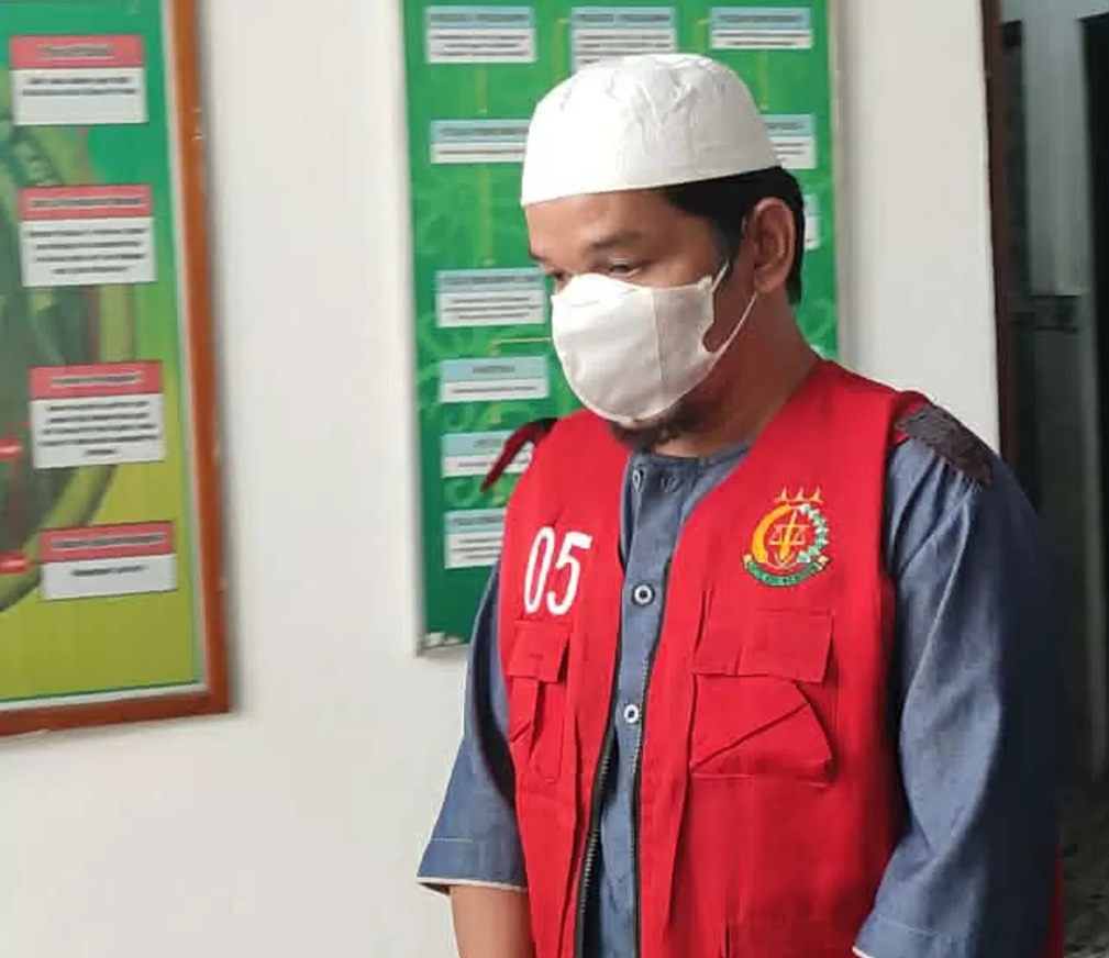 Saleh alias Salihin, saat menjalani persidangan TPPU di PN Palangka Raya. (dok.radarsampit)