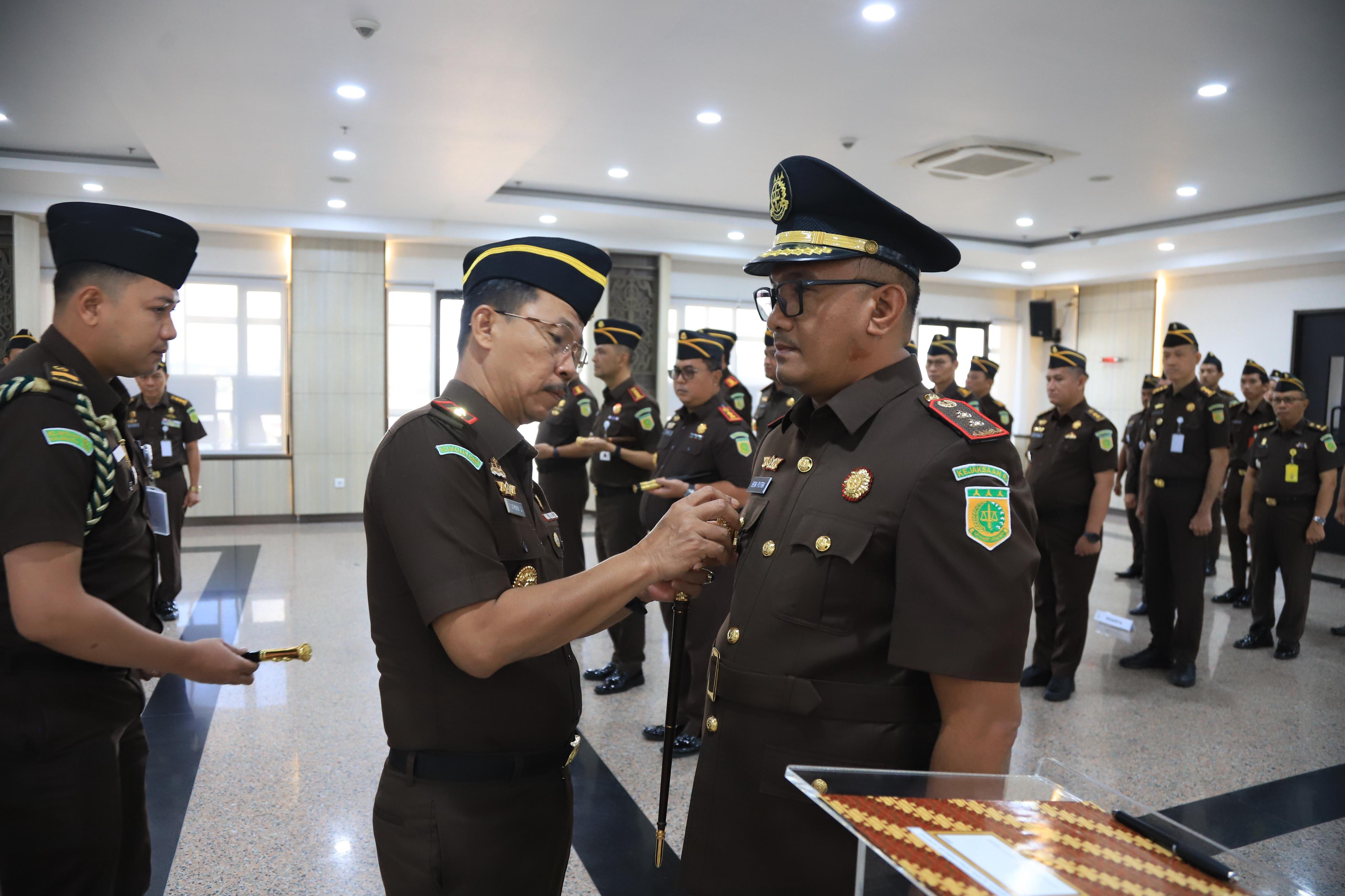 Kepala Kejaksaan Tinggi Kalimantan Timur (Kajati Kaltim) Assoc. Prof. Supardi melantik dan mengambil sumpah jabatan Beni Putra sebagai Kepala Kejaksaan Negeri (Kajari) Bontang.