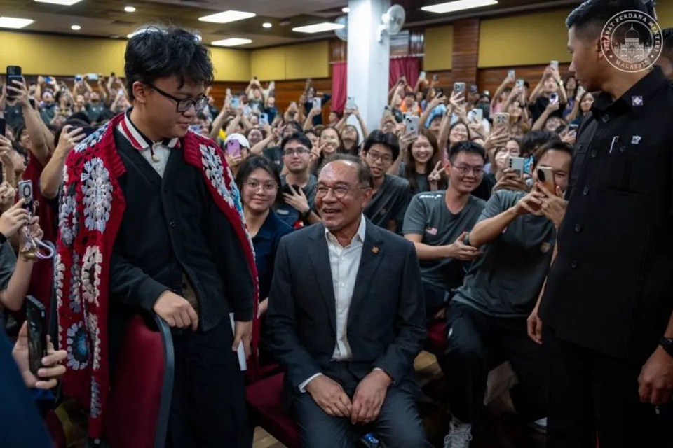 Perdana Menteri Malaysia Anwar Ibrahim saat berdialog dengan para mahasiswa Universitas Manajemen dan Teknologi Tunku Abdul Rahman (TAT UMT) di Kuala Lumpur, Malaysia, Rabu (4/2/2026). (HO)