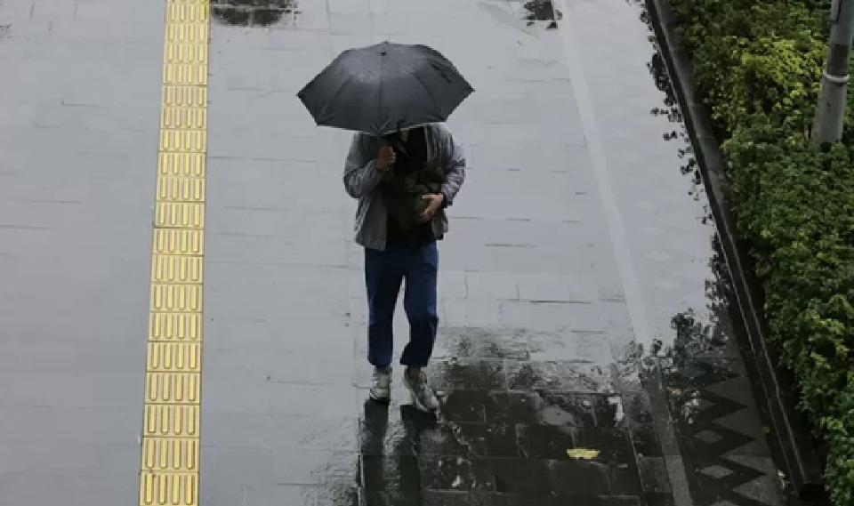 Ilustrasi hujan. (JAWAPOS)