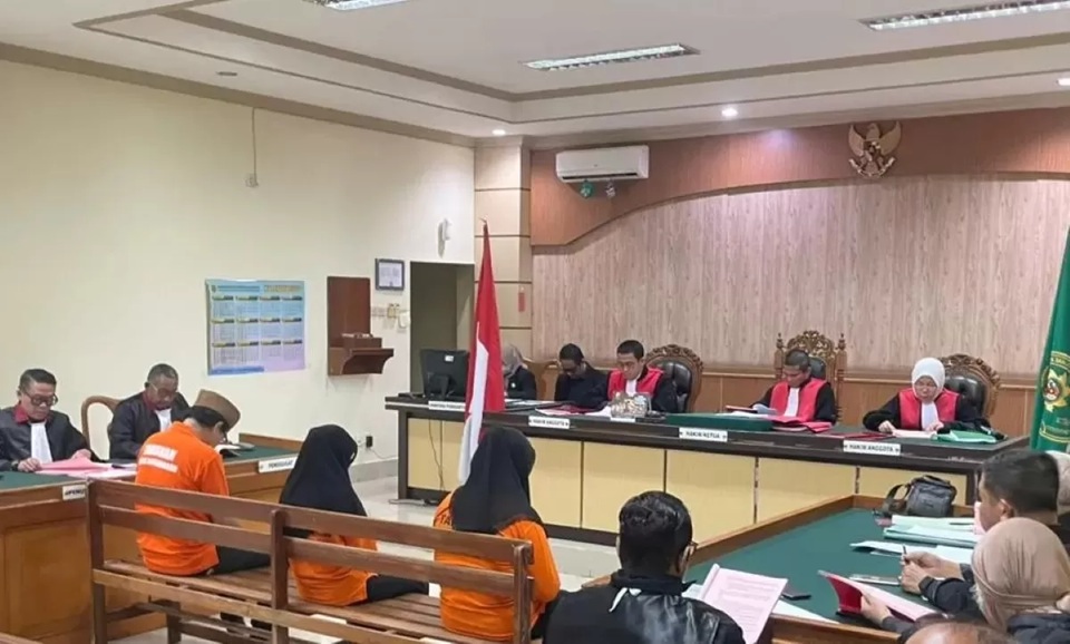 SIDANG: Tiga terdakwa dugaan kredit fiktif di BRI Kuin Alalak yang disidangkan di PN Tipikor Banjarmasin (Muhammad Oscar Fraby/Radar Banjarmasin)
