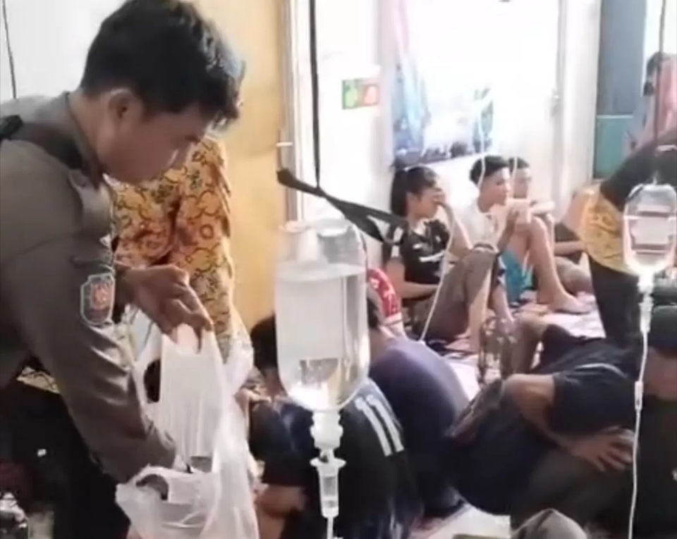 Ratusan siswa di Kecamatan Marau Kabupaten Ketapang dirawat di Puskesmas usai menyantap menu MBG pada Kamis (5/2). (ISTIMEWA)