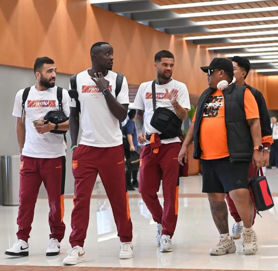 Tim Borneo FC saat tiba di Lampung, Kamis (6/2/2026). Menghadapi Bhayangkara FC, Pesut Etam usung keyakinan mampu melanjutkan tren positif.