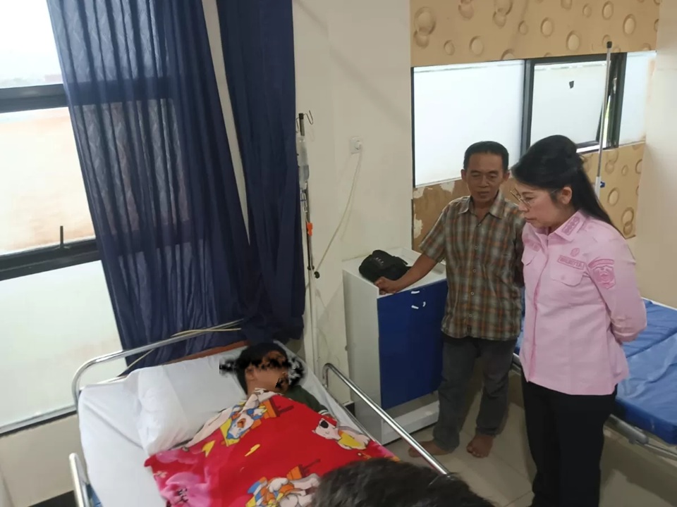 Wali Kota Singkawang Tjhai Chui Mie, Kadis Kesehatan dan KB H Hardin, dan Kadis pendidikan dan kebudayaan H Asmadi di RS Sa