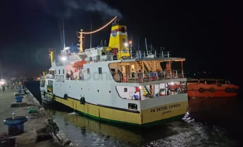 Kapal yang melayani Bontang-Mamuju.