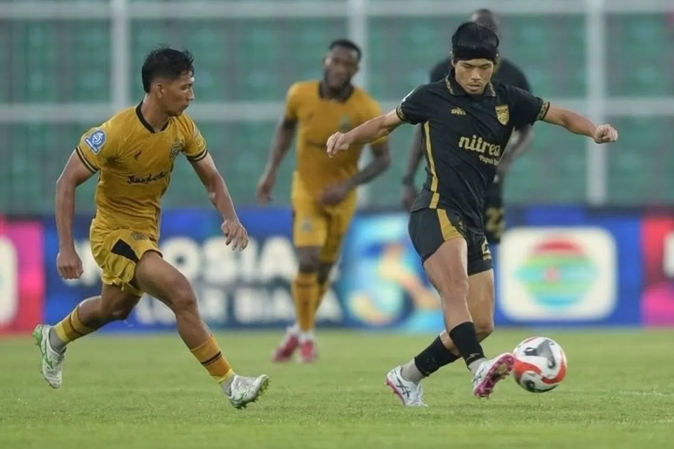 Aksi laga ketat Borneo FC kontra Bhayangkara FC. (IG Borneo FC)