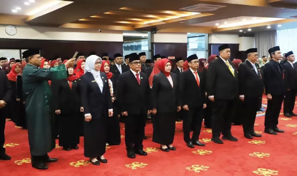 Pemprov Kaltim masih memproses pelantikan dan rotasi pejabat eselon II untuk mengisi sejumlah jabatan kepala dinas yang hingga kini masih lowong.