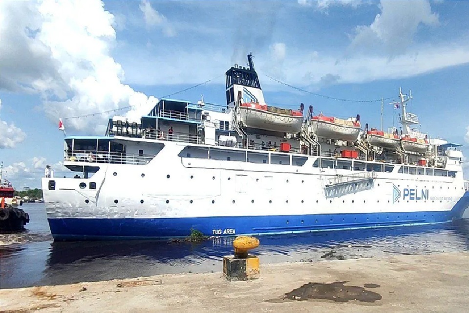 KM Kelimutu bertolak dari Pelabuhan Sampit.