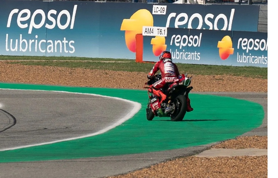 Marquez punya masalah ban yang membuatnya tak finis di MotoGP Buriram.