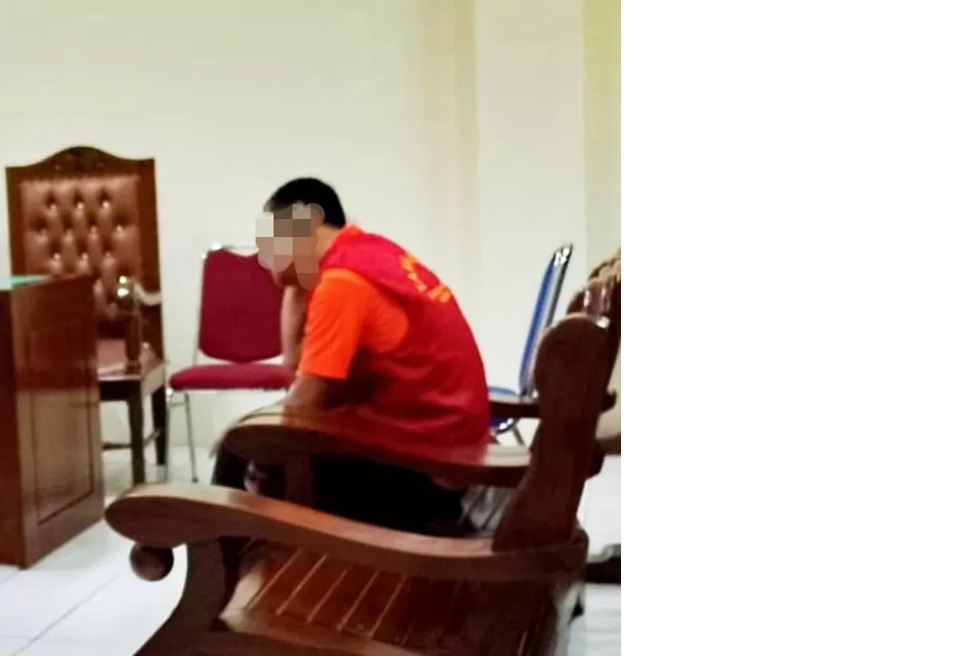 SIDANG: HB saat mendengarkan tuntutan Jaksa Penuntut Umum. ( MOESO/BALPOS) 