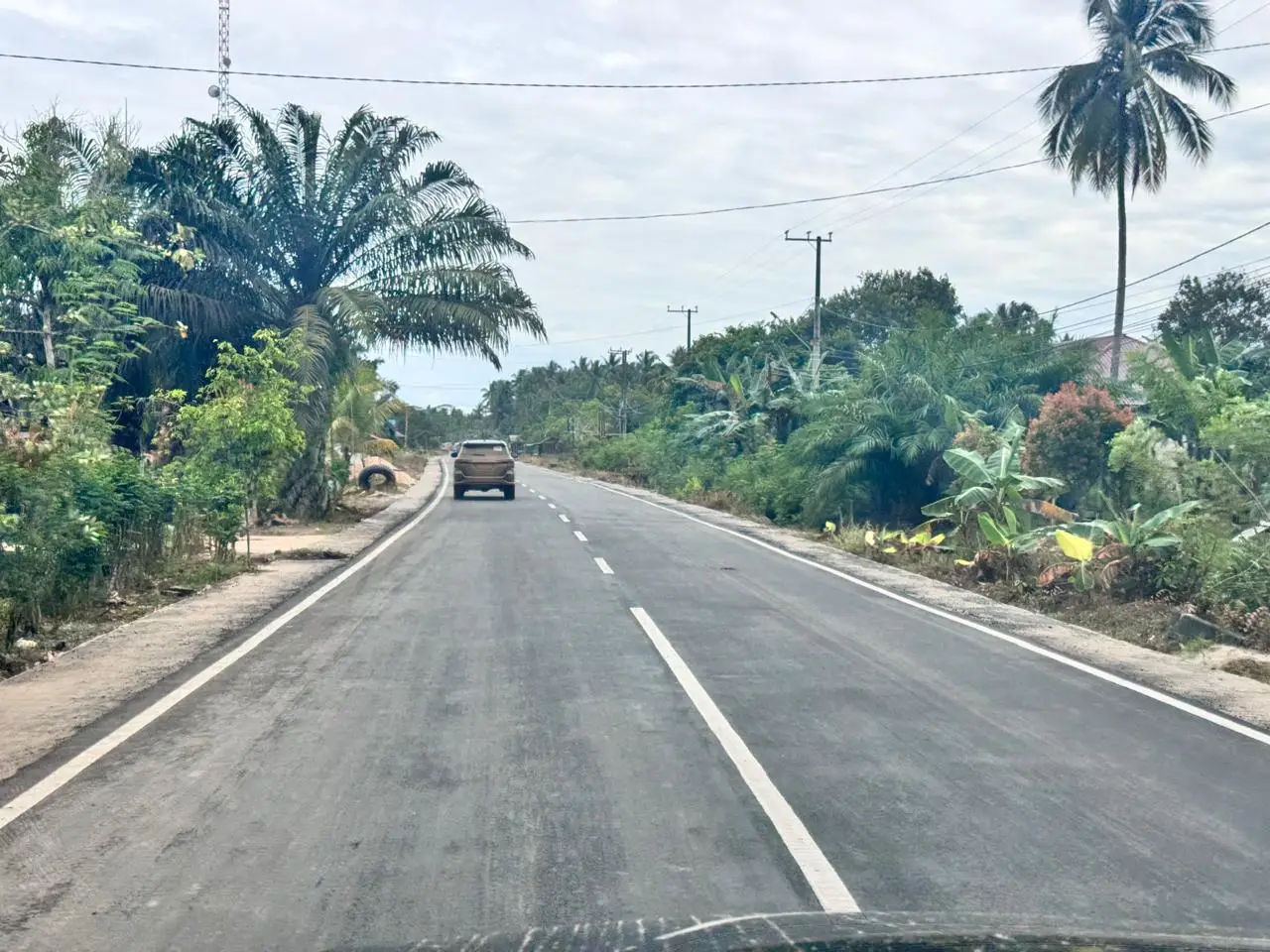 Jalan di Kutai Timur.