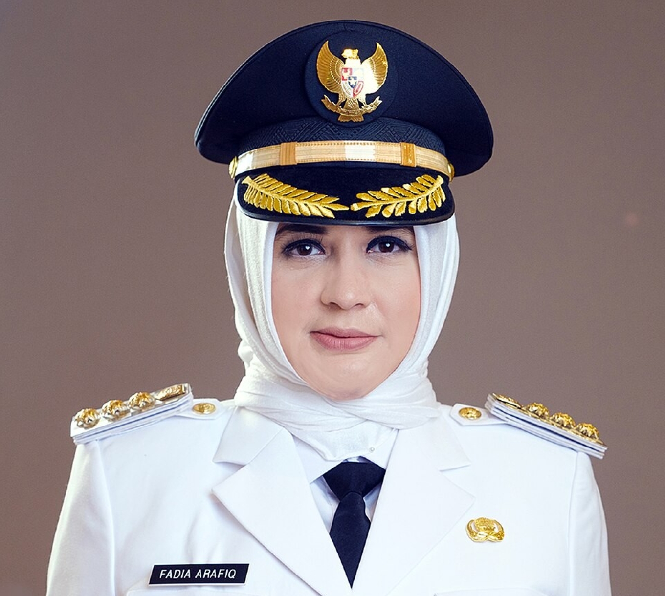 Bupati Pekalongan diamankan dalam OTT KPK di Jawa Tengah. Simak profil Fadia Arafiq.