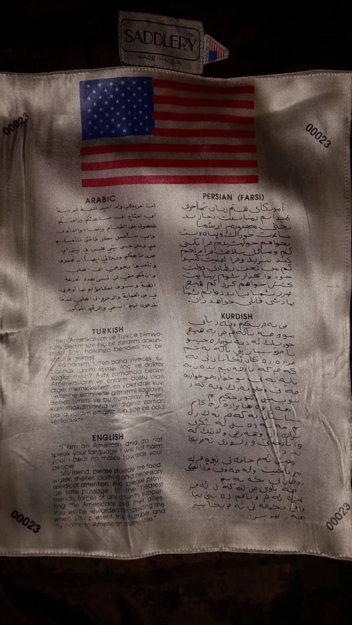  pesan bertahan hidup khusus yang dikenal sebagai "Blood Chit"&mdash;sebuah dokumen darurat yang dijahit di bagian dalam jaket mereka.