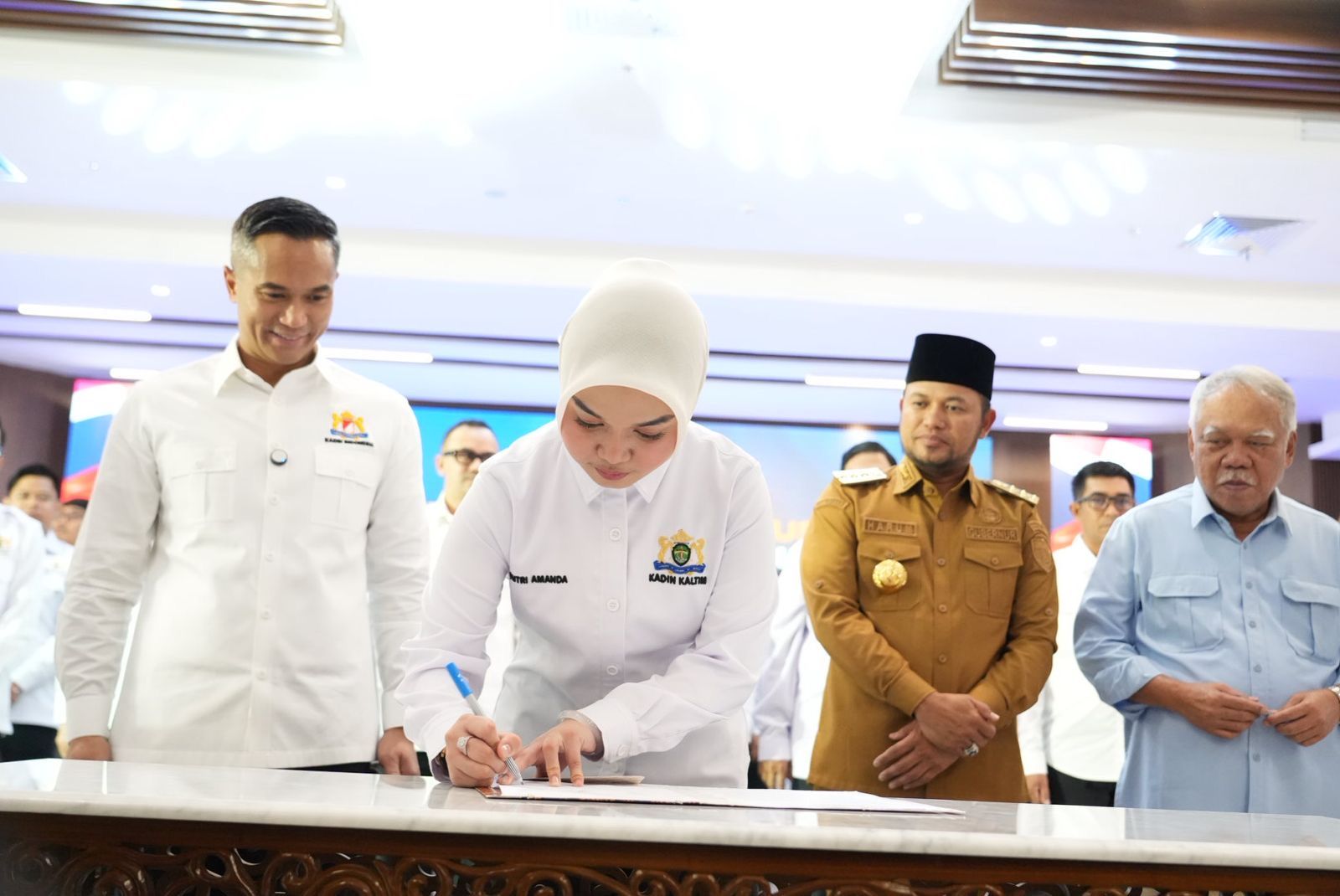  Putri Amanda Nurramadhani resmi dilantik sebagai Ketua Umum Kamar Dagang dan Industri (Kadin) Kalimantan Timur masa bakti 2025&ndash;2030.