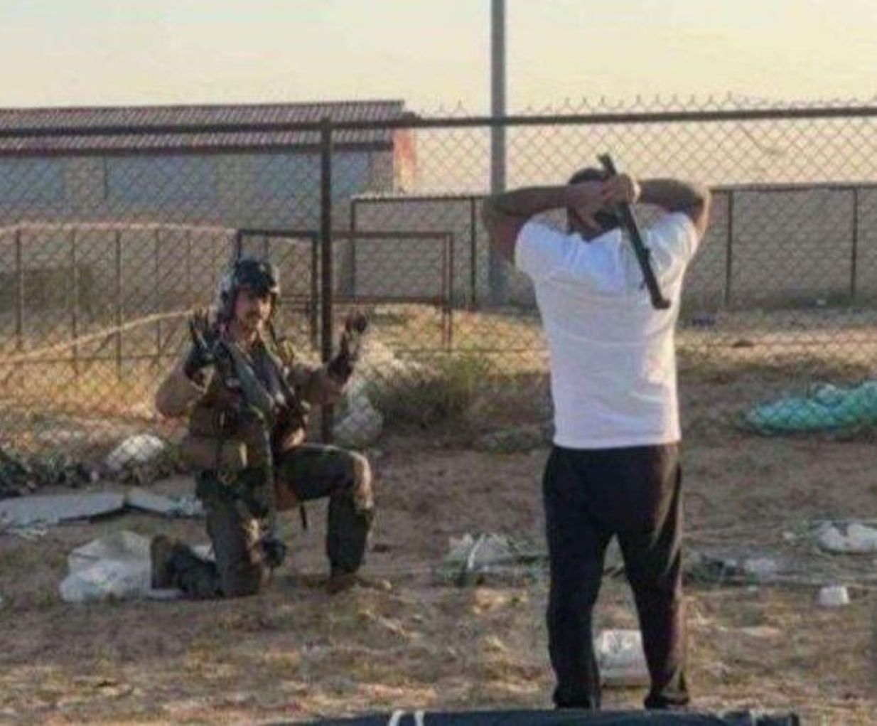 Pilot Amerika diamankan warga Kuwait.