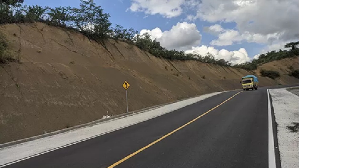 Jalan antar provinsi yang menghubungkan Berau (Kaltim) dan Bulungan (Kaltara).