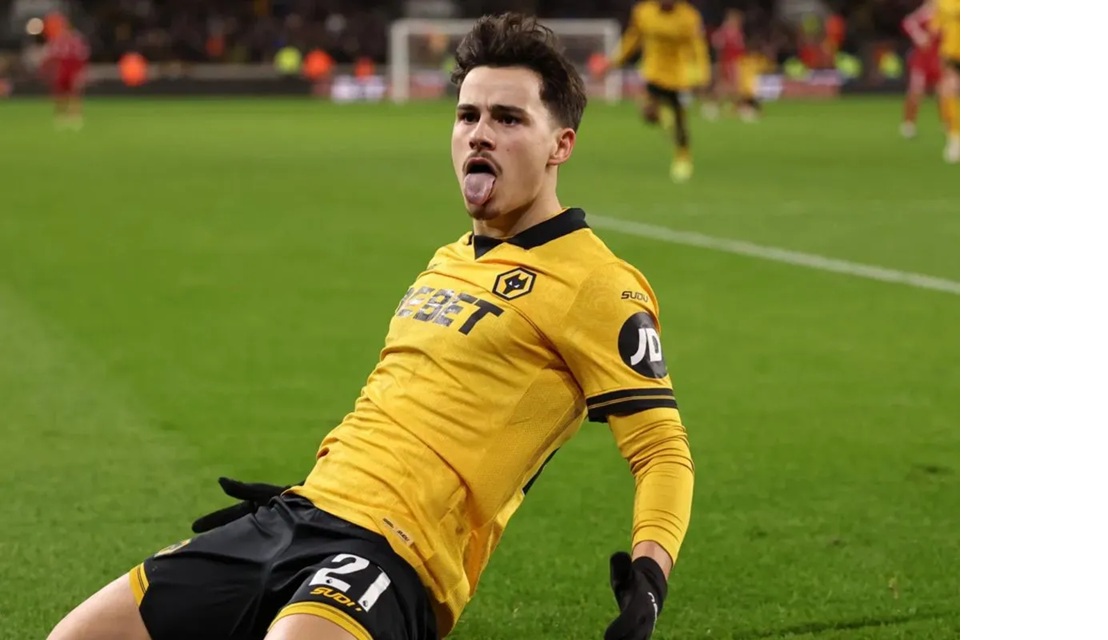 Gelandang Wolves Rodrigo Gomes 