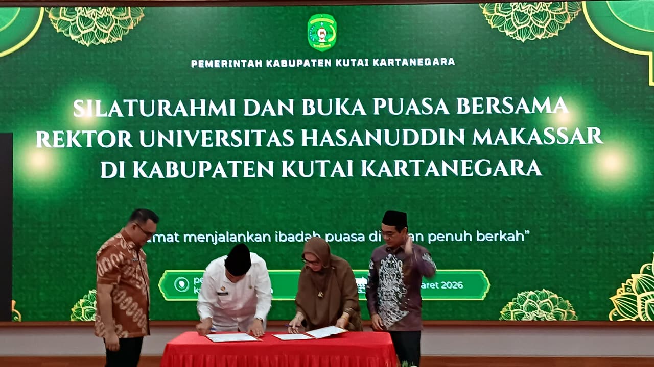 MoU kerja sama penguatan SDM Pemkab Kukar bersama Unhas Makassar (Elmo/Prokal.co)  