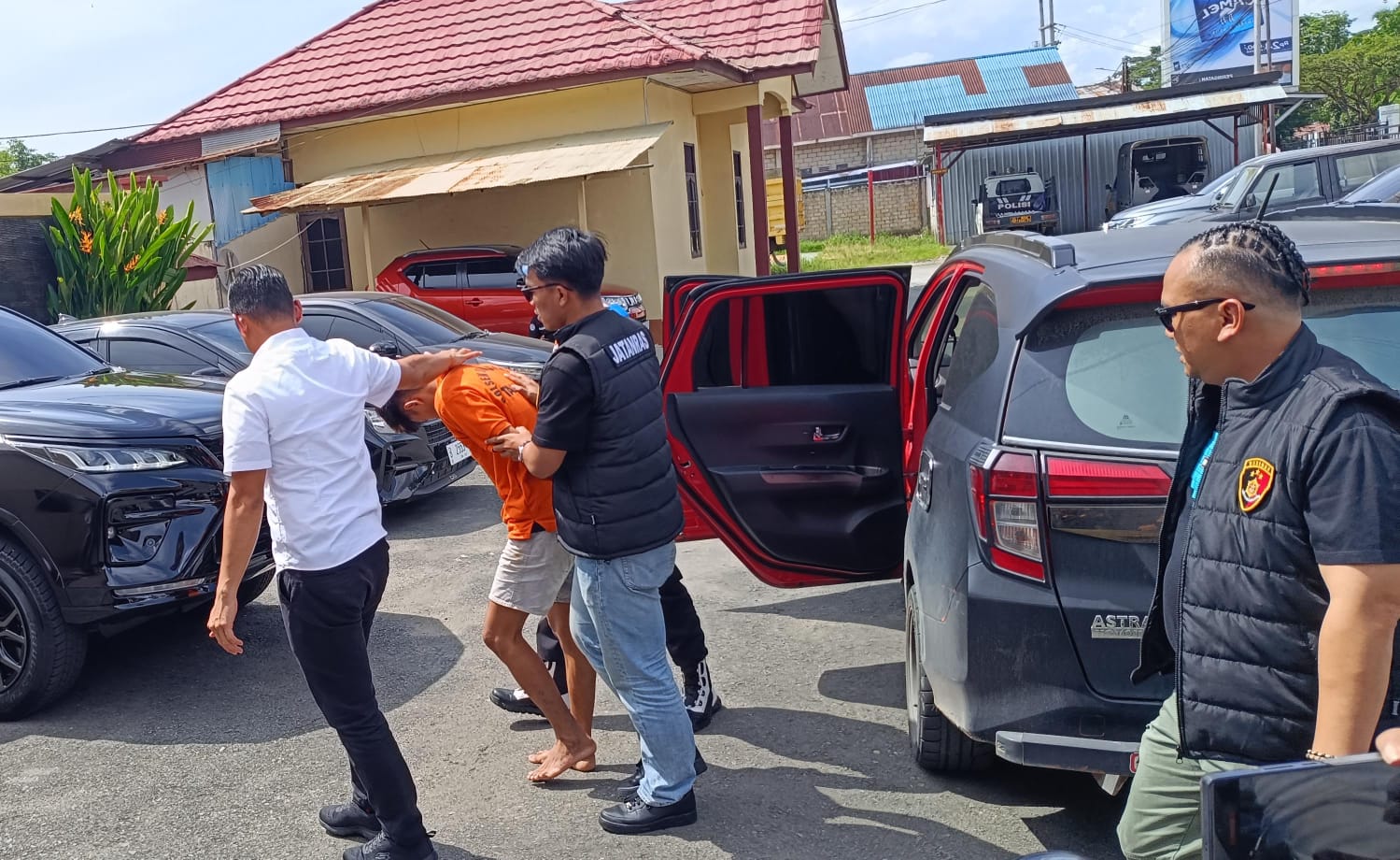 Tersangka penganiayaan berat inisial GS yang melakukan penikaman terhadap korban setelah terlibat adu mulut soal hutang Rp 600 ribu di Samarinda Seberang