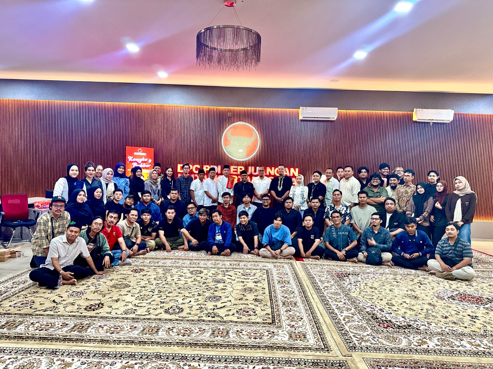 Kongko dan Bukber DPC PDI Perjuangan Kukar dengan insan pers (Istimewa)  