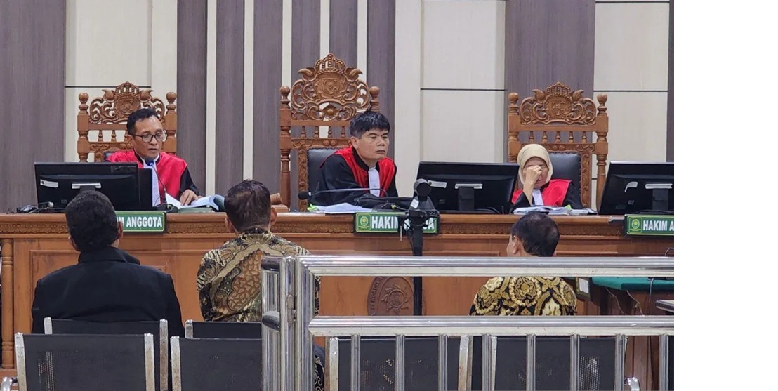 Tiga dosen UGM Yogyakarta terdakwa kasus pembelian fiktif biji kakao oleh PT Pagilaran menjalani sidang di Pengadilan Tipikor Semarang, Rabu (4/3/2026). ANTARA/IC Senjaya 
