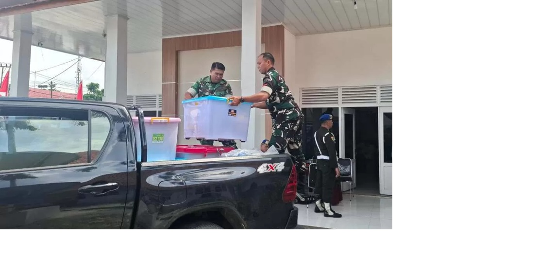 Sejumlah barang bukti saat diangkut petugas penyidik Kejati Kalteng dari kantor KPU Kotim, (12/1/2026) lalu. (dok.radarsampit) 