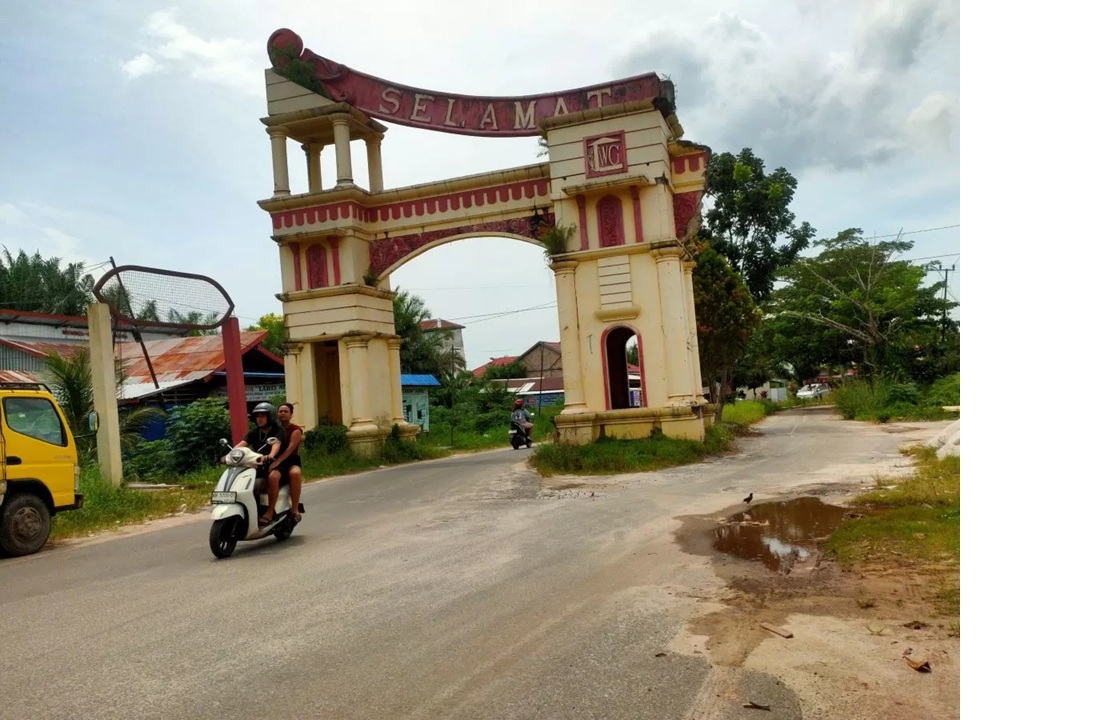 RAWAN KEJAHATAN: Gerbang masuk Jalan Wengga Metropolitan, Sampit, Rabu (4/3/2026). 