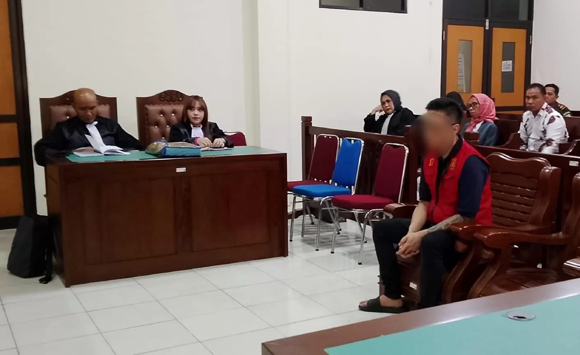 Terdakwa RE sudah menerima satu putusan vonis atas dirinya. Saat ini ia menunggu vonis untuk perkara TPKS. (MOESO/BALPOS)