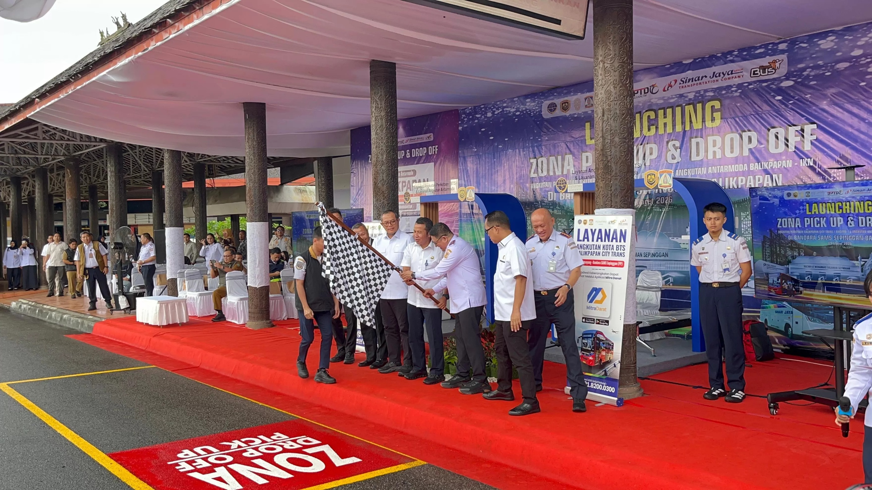 LAYANAN: Peluncuran zona pick up dan drop off layanan bus BCT serta angkutan antarmoda rute Balikpapan&amp;ndash;IKN di Terminal Lama Bandara Sultan Aji Muhammad Sulaiman Sepinggan, Senin (9/3/2026).