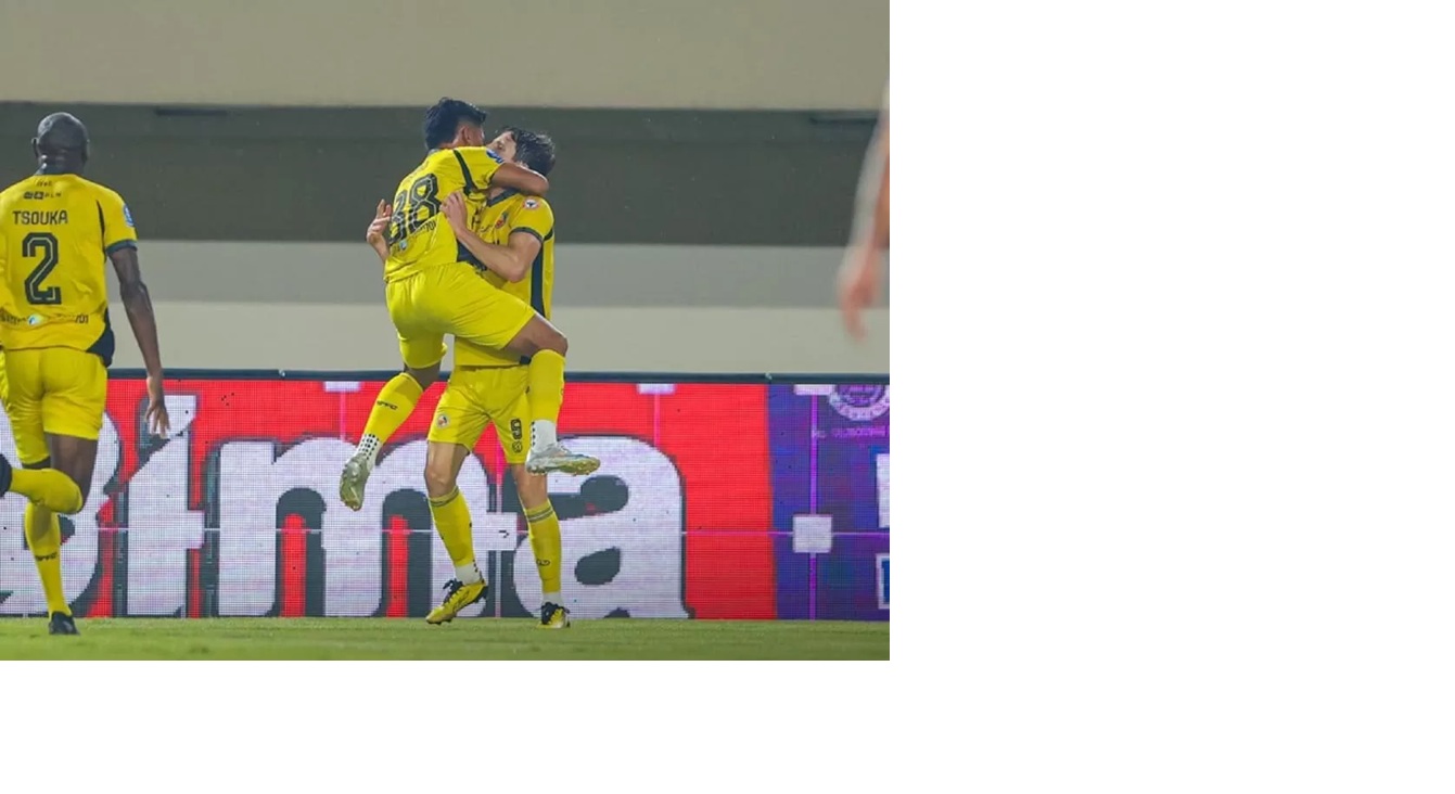 Guillermo merayakan golnya yang membawa Semen Padang menang 2-0 atas PSBS Biak pada pekan ke-25 BRI Super League 2025/26.(Foto: IG @liga1match) 