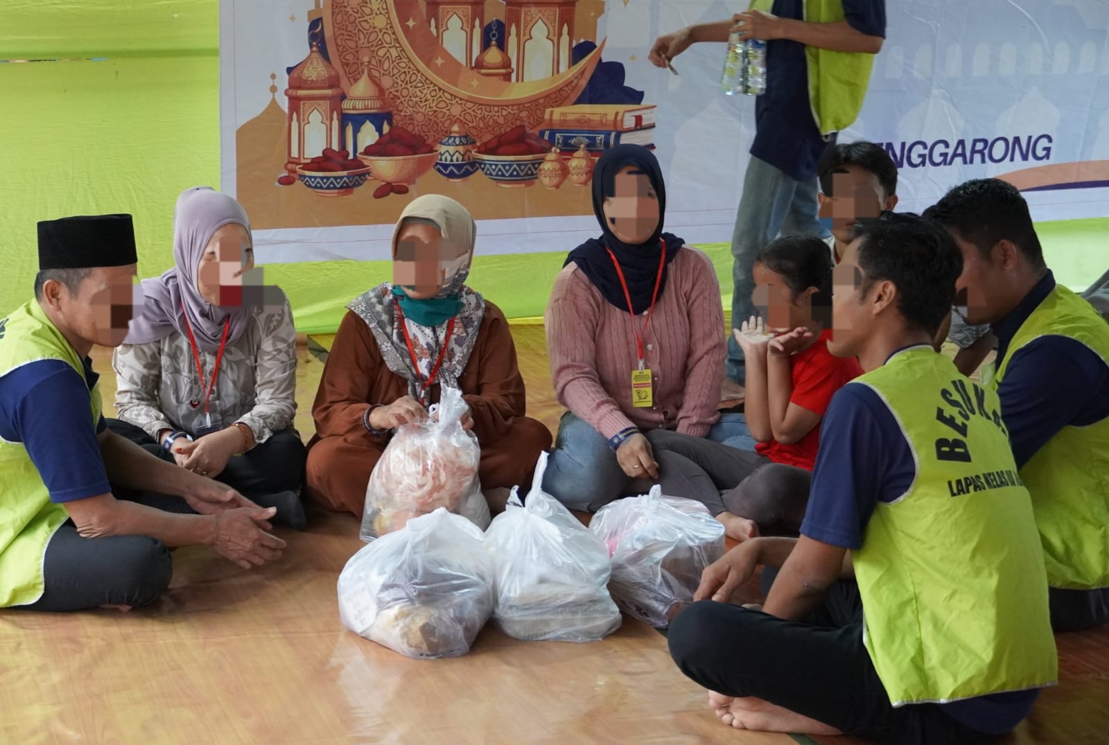 Besuk di Lapas Tenggarong.