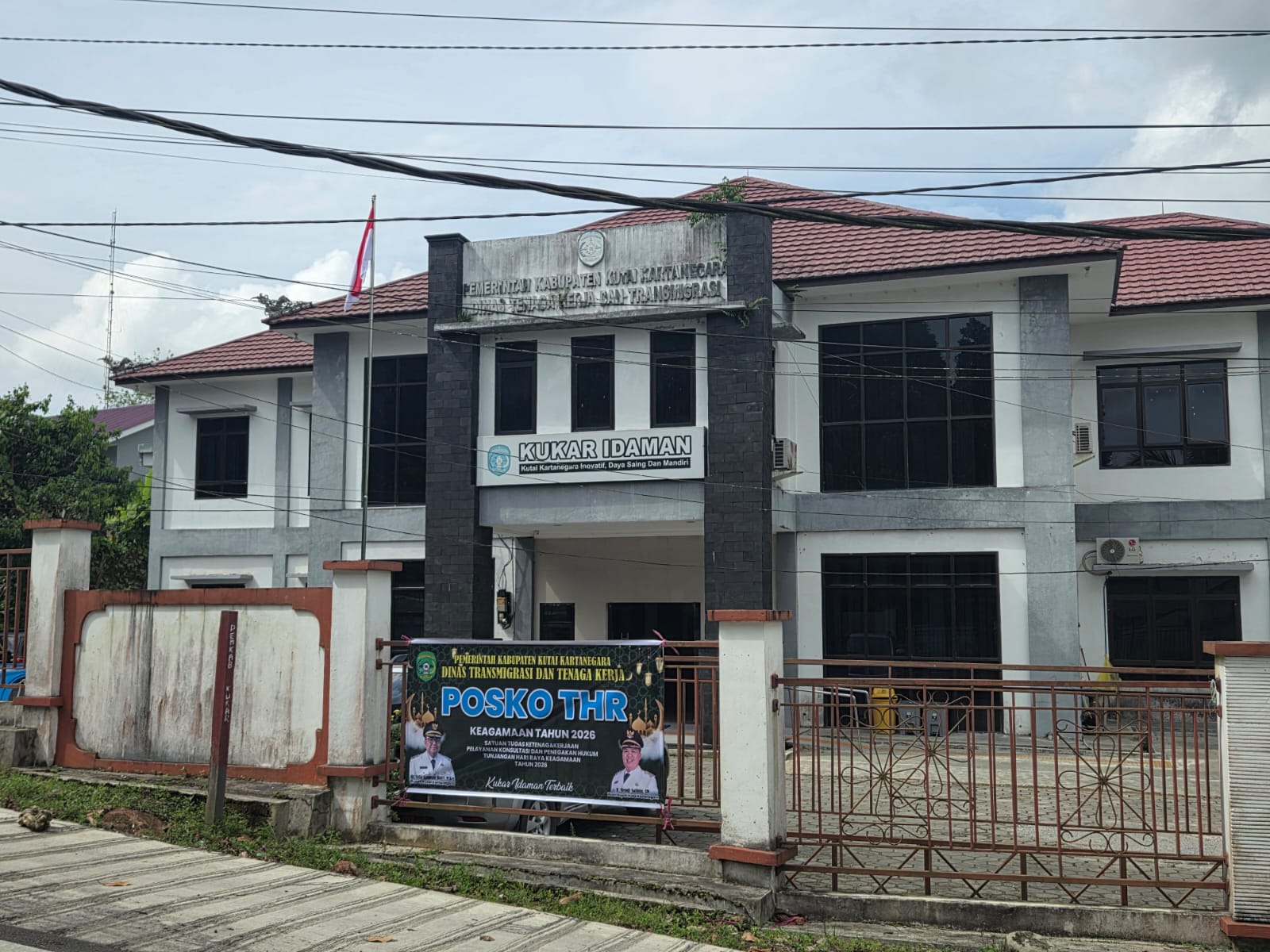 Kantor Distransnaker Kukar yang juga menjadi Posko Satuan Tugas Ketenagakerjaan di Jalan APT Pranoto, Tenggarong (Elmo/Prokal.co)