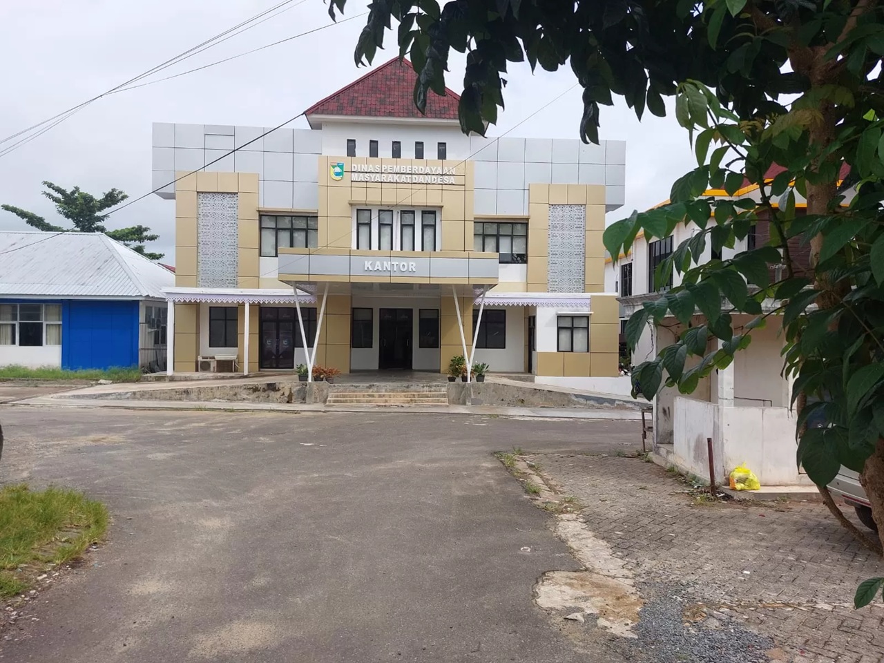 Kantor Dinas PMD Tala di Jalan Hadji Boejasin Pelaihari. PMD menyatakan masih akan mengkaji aturan yang berlaku sebelum mengambil langkah lanjutan. ( Norsalim Yahya/Radar Banjarmasin) 