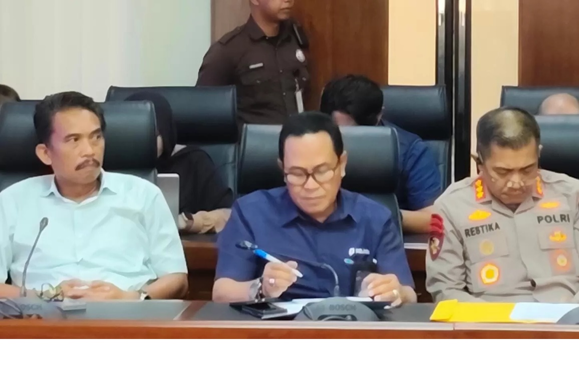 General Manager (GM) Pelindo Regional IV, Suparman, secara terbuka menyampaikan permohonan maaf saat RDP di DPRD Kaltim, Samarinda, Selasa (10/3/2026).