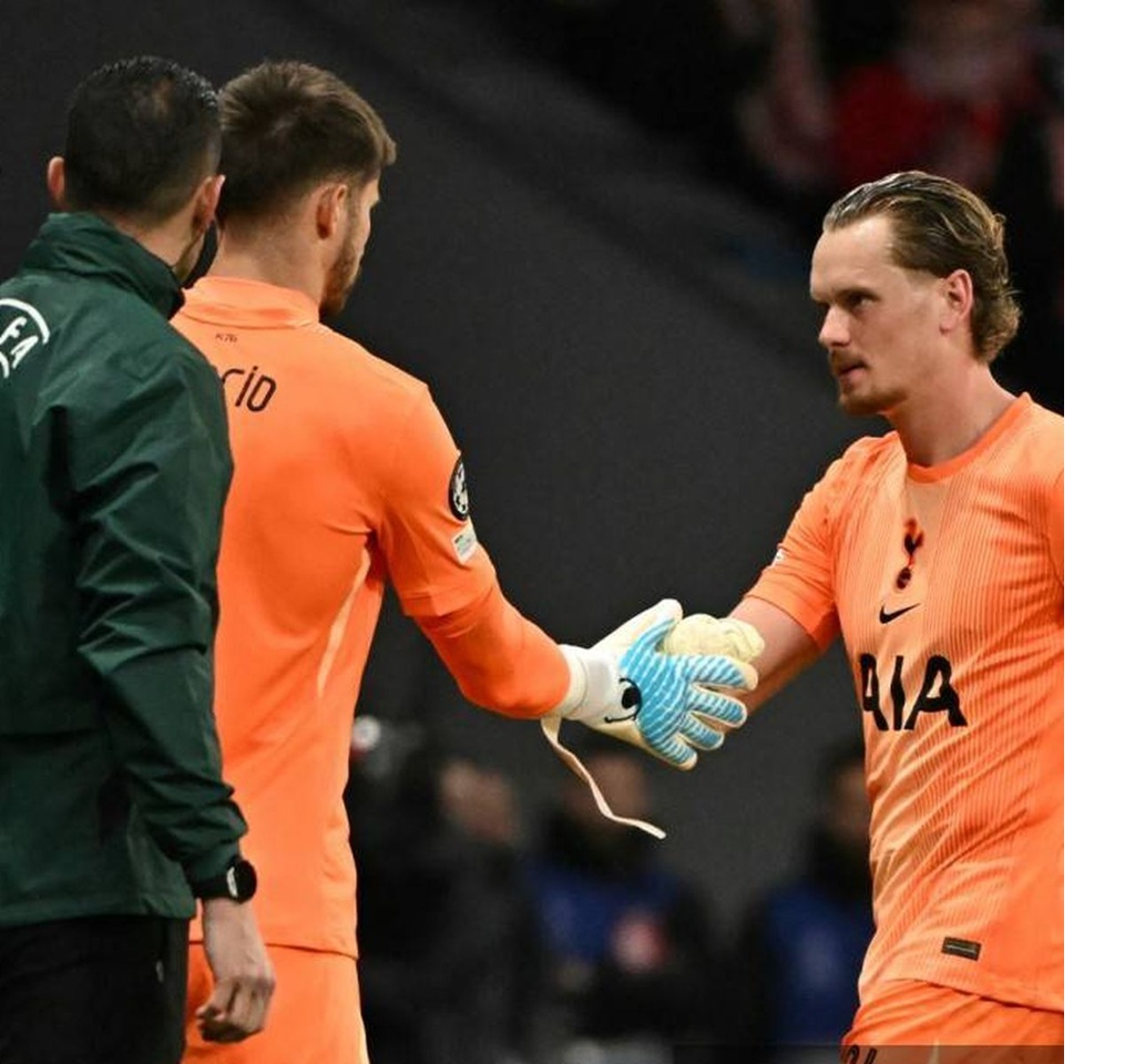 Antonin "Toni" Kinsky (kanan) diganti usai 2 buat blunder.