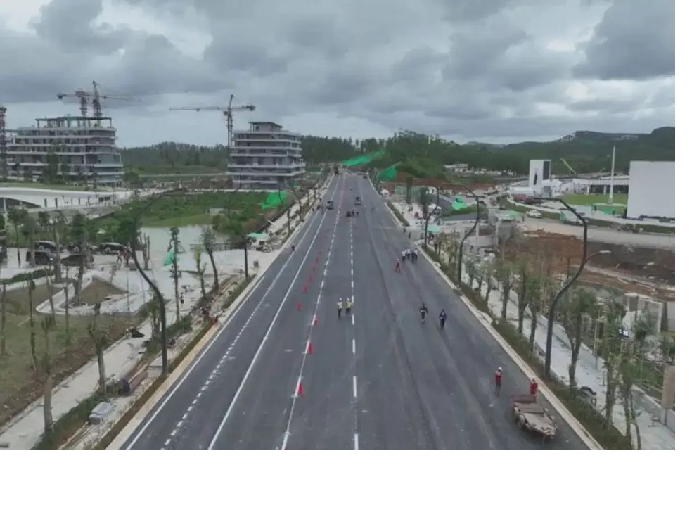 Pembangunan jalan di KIPP IKN telah mencapai 70 persen. Proyek sepanjang 3,3 km ini ditargetkan selesai pada Juli 2026 dengan konsep kota pintar dan fasilitas ramah pejalan kaki.(IST)  