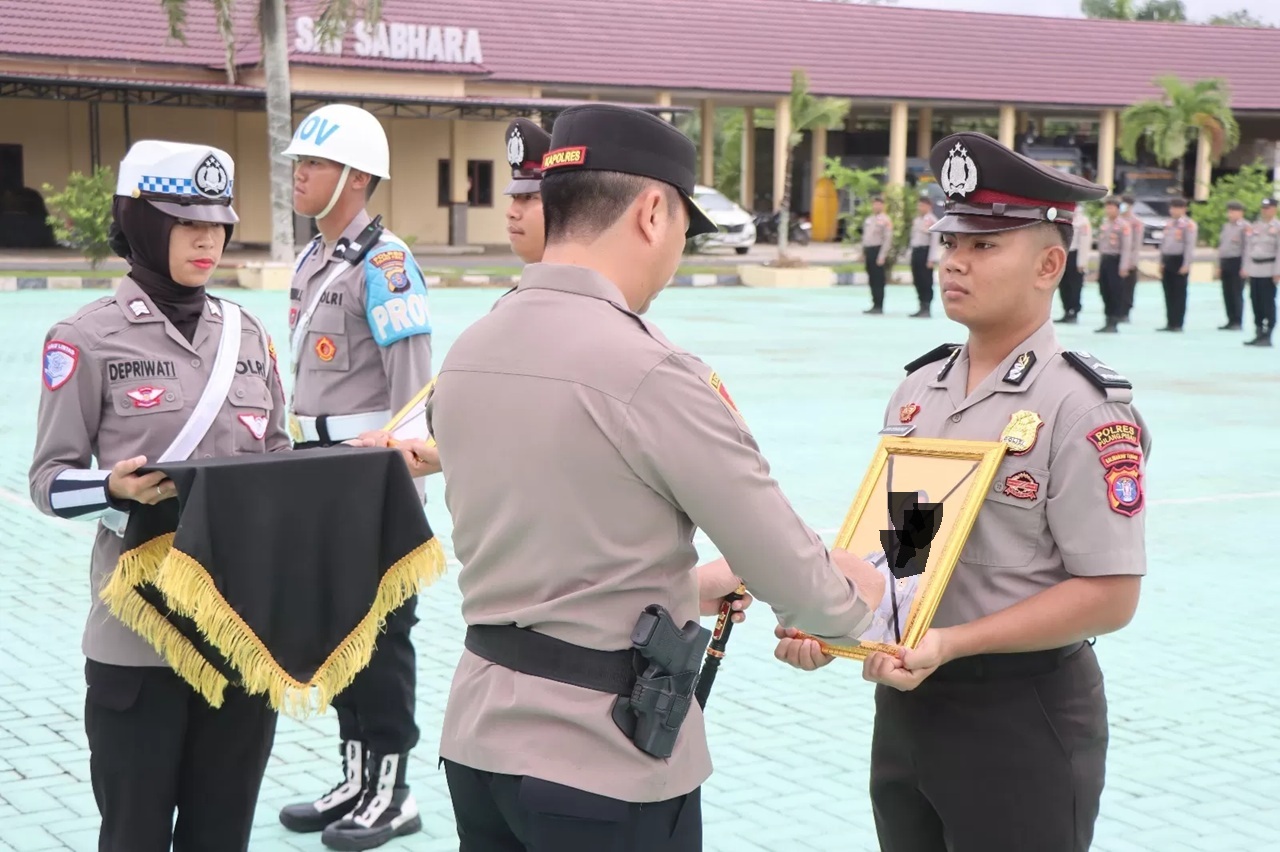 Upacara PTDH dipimpin langsung Kapolres Pulang Pisau AKBP Iqbal Sengaji. (IST/RADAR SAMPIT) 