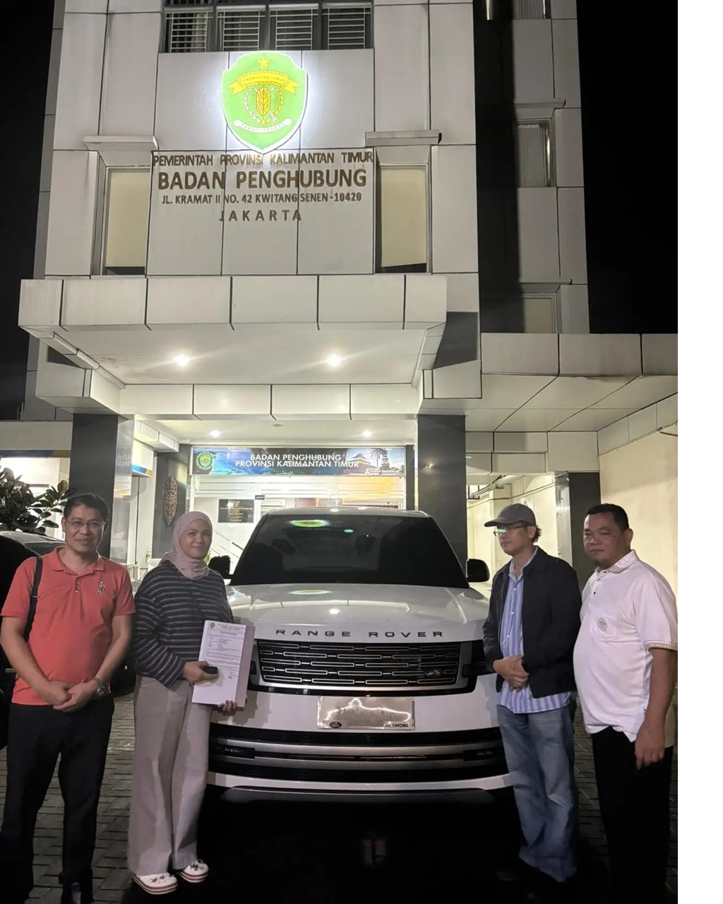 Pengembalian Range Rover yang sempat dibeli Pemprov Kaltim untuk dinas gubernur.
