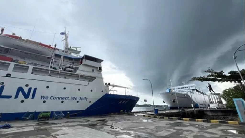 PELABUHAN : Aktivitas kapal penumpang di Pelabuhan Panglima Utar, Kecamatan Kumai, Kabupaten Kotawaringin Barat (Kobar), Sabtu (10/1/2026). FOTO: IST/RADAR SAMPIT 