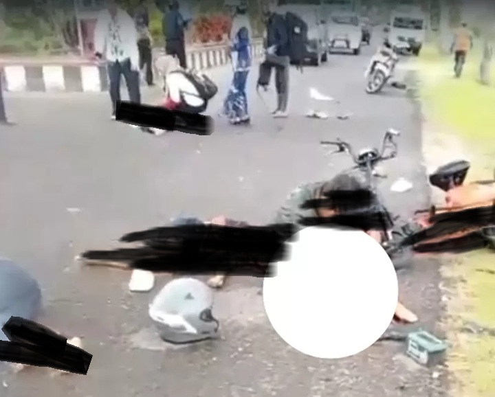 Kecelakaan lalu lintas beruntun terjadi di Jalan Ahmad Yani, tepat di depan Islamic Center Kuala Pembuang. 