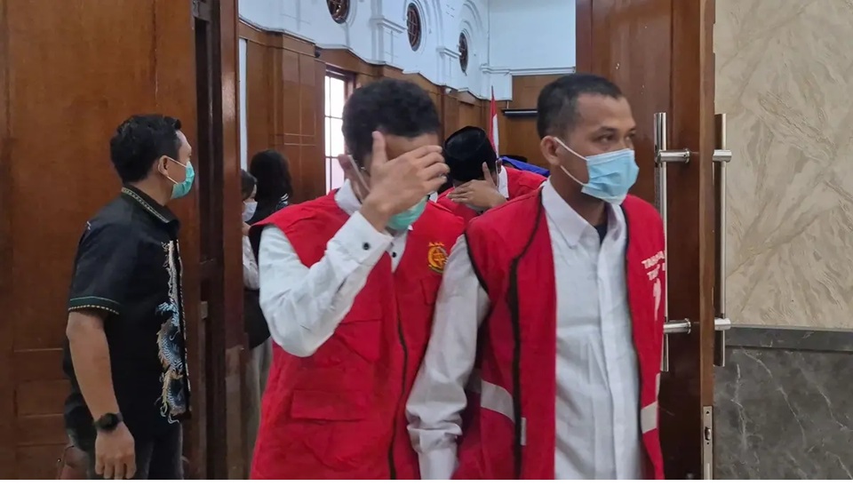 Fakta baru kasus pesta sesama jenis bertajuk "Siwalan Party" di salah satu hotel kawasan Ngagel, Surabaya, terungkap dalam sidang lanjutan di Ruang Cakra Pengadilan Negeri (PN) Surabaya, Jumat (13/3).