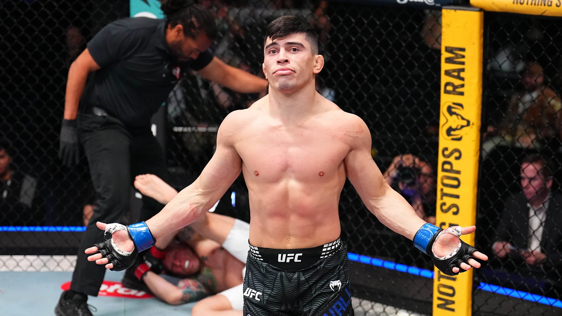 Kevin Vallejos menang TKO atas Josh Emmett.