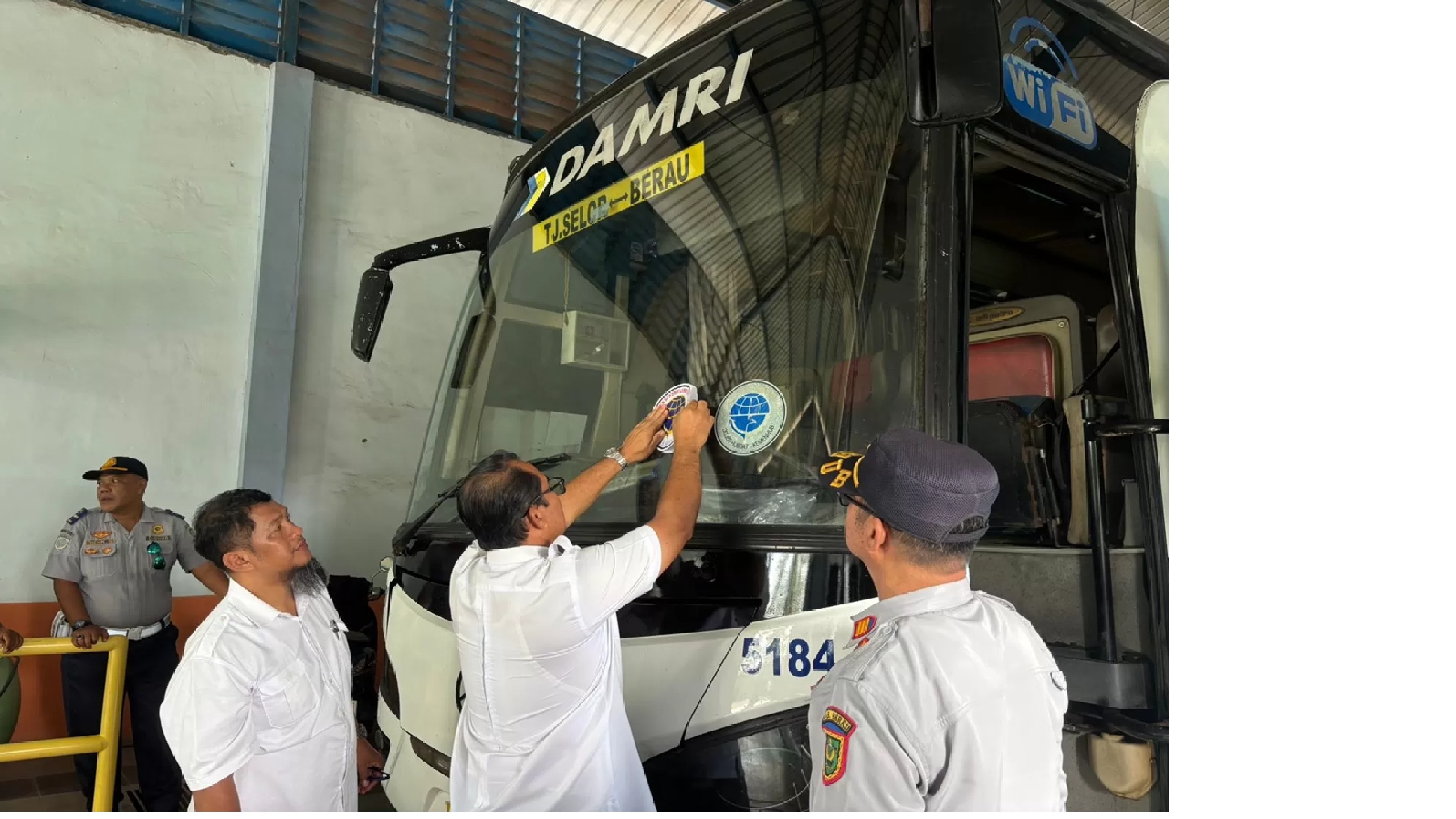 CEK ARMADA: Beberapa kekurangan ditemukan Dishub Berau pada sejumlah bus angkutan mudik tahun ini. (DISHUB UNTUK BERAU POST) 
