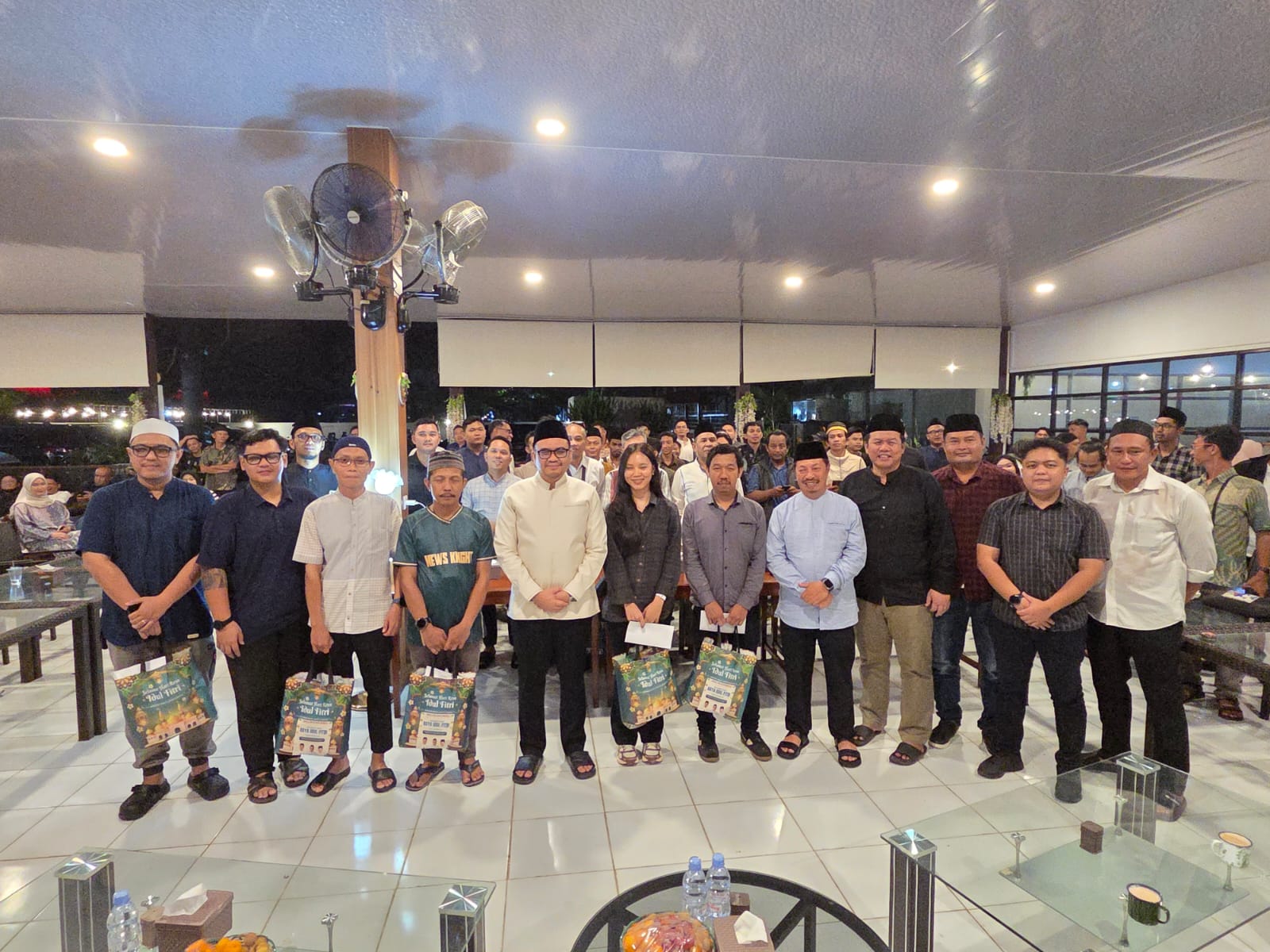 Silaturahmi Bupati Kukar Aulia Rahman Basri bersama media (Elmo/Prokal.co)  