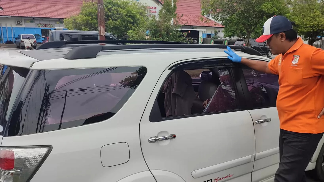 Salah satu mobil sasaran pelaku curat pecah kaca mobil, di Palangka Raya, Selasa (10/3). (dok.radarsampit) 