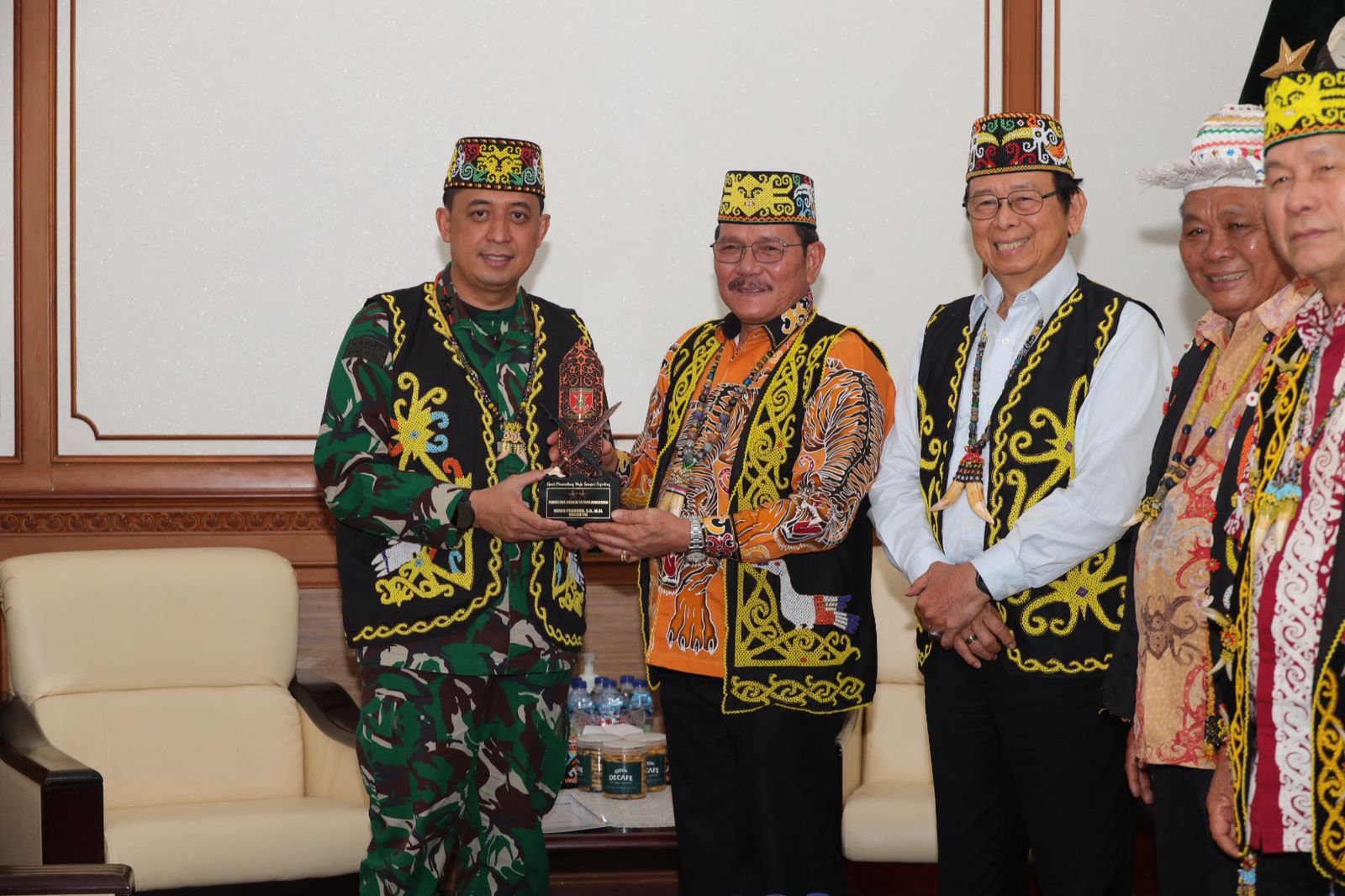 Pertemuan Wakil Gubernur (Wagub) Kalimantan Utara (Kaltara) Ingkong Ala, S.E., M.Si., dengan Pangdam VI/Mulawarman Mayjen TNI Krido Pramono, S.H., M.Si., di Markas Kodam VI/Mulawarman, Balikpapan.