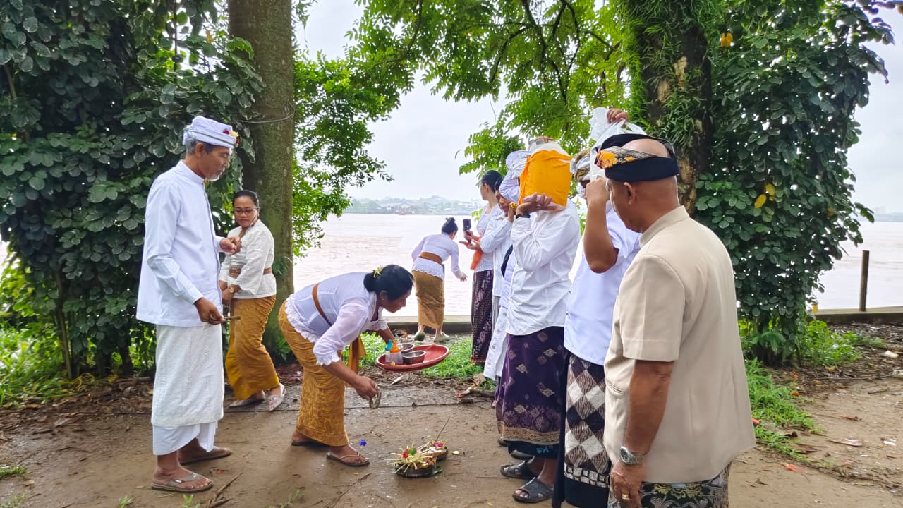 Umat Hindu Samarinda merayakan Nyepi.
